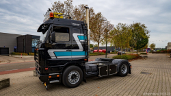 20251019-Tom-Holding-00004